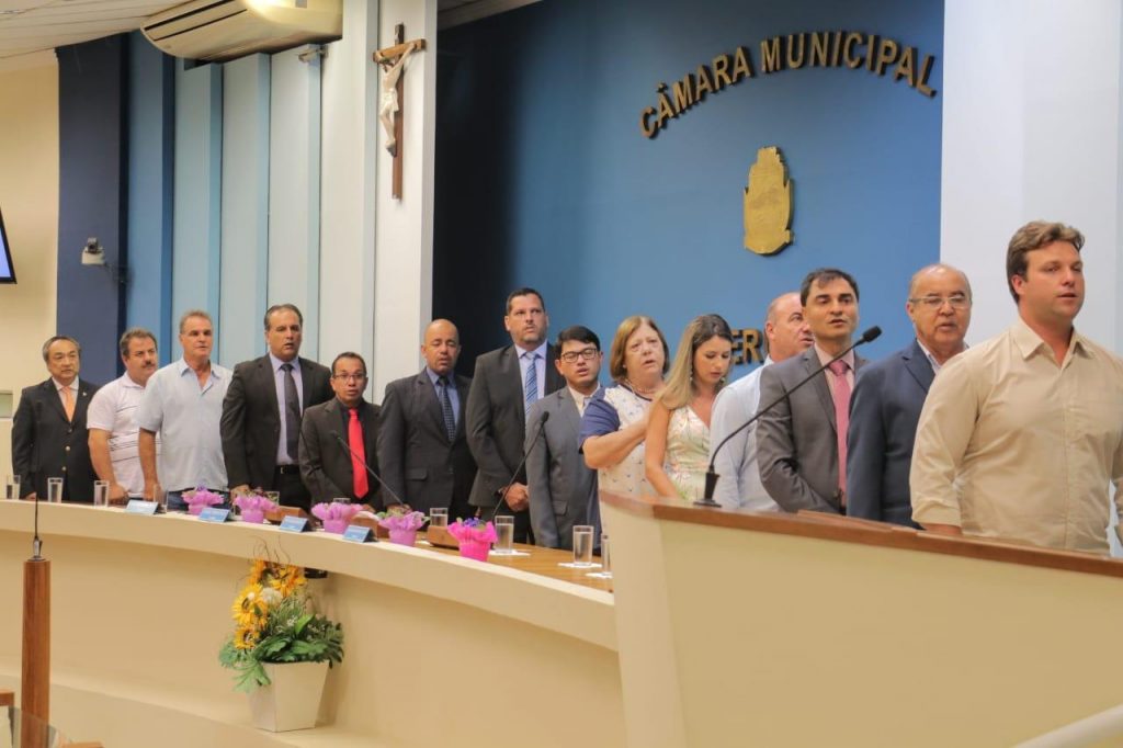 Vereadora do PT quer “tirar” Deus do Legislativo em Peruíbe